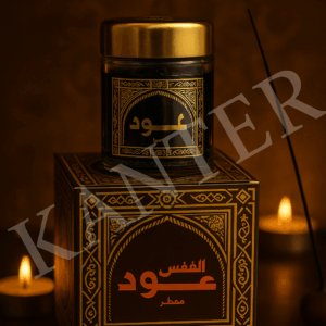“Bakhoor Oud – πολυτελές ανατολίτικο θυμίαμα oud σε μαύρη και χρυσή συσκευασία με κεράκια.”