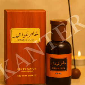 “Άρωμα Khalis Oudi Eau de Parfum 100ml — πολυτελής καφέ συσκευασία με ανατολίτικο φόντο, κερί και stick θυμιάματος.”