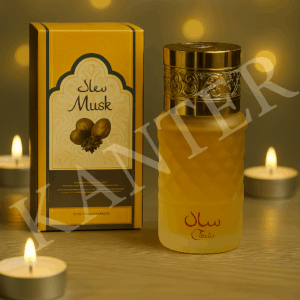 “Slew Musk – κομψό άρωμα musk σε φωτεινή κίτρινη και χρυσή συσκευασία με ρομαντικό φωτισμό και κεράκια στο φόντο.”